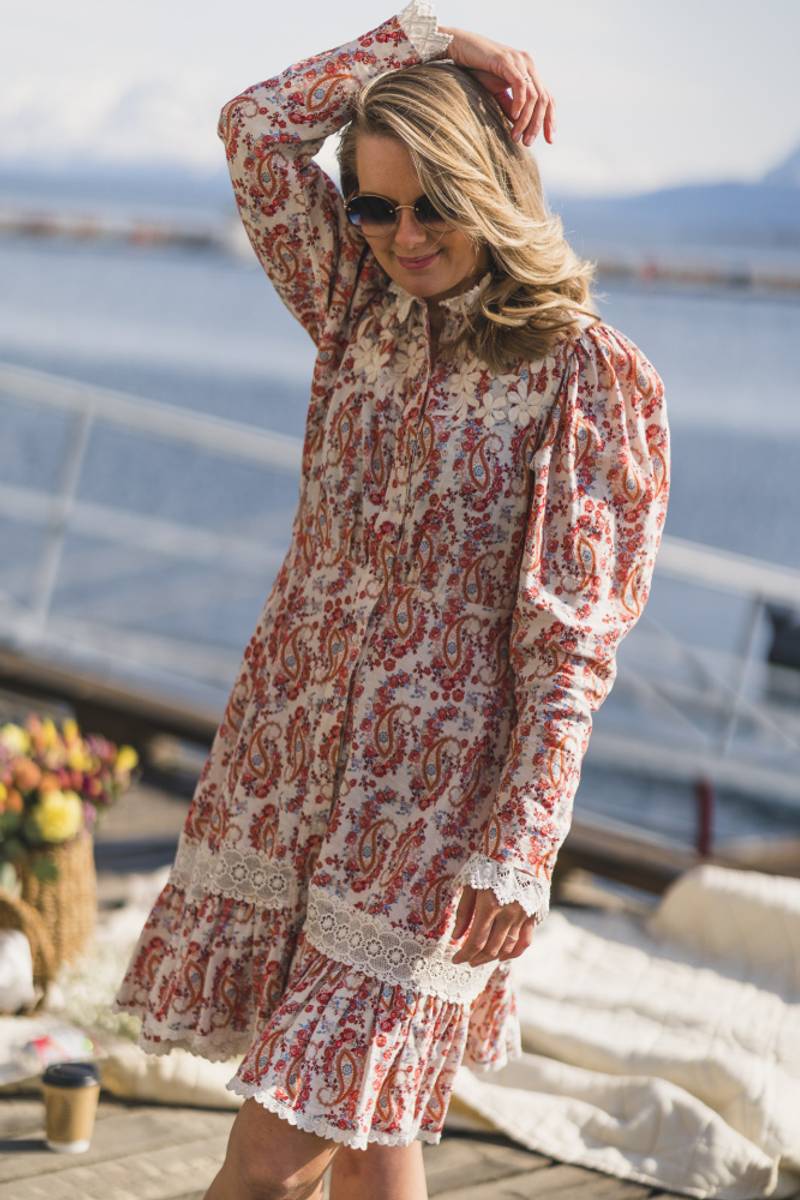 Linen Button Down Dress White Paisley - Vakre Vene