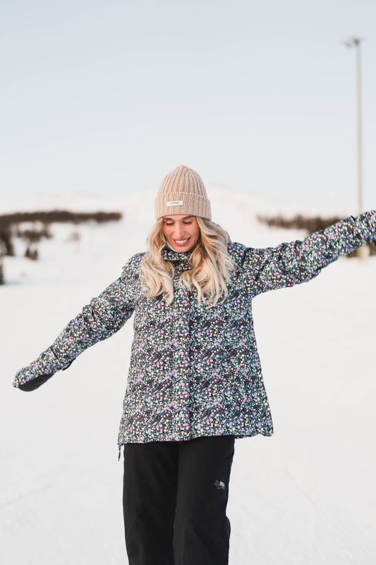 Snow Puffer Flower Black 