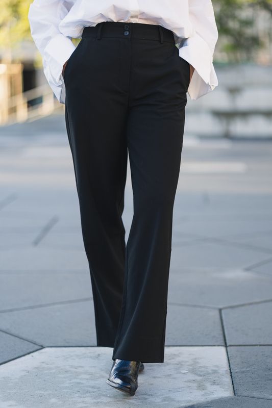 Olivia 285 Black Regular 