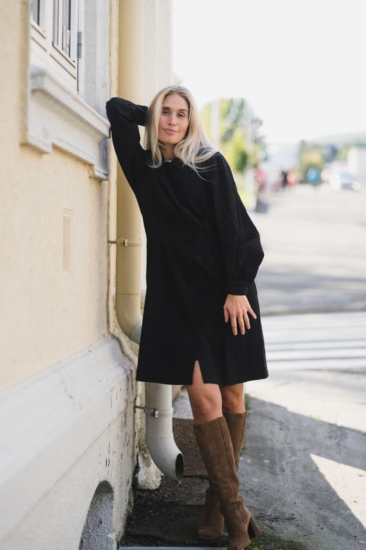 Elsa Asana Dress Black 