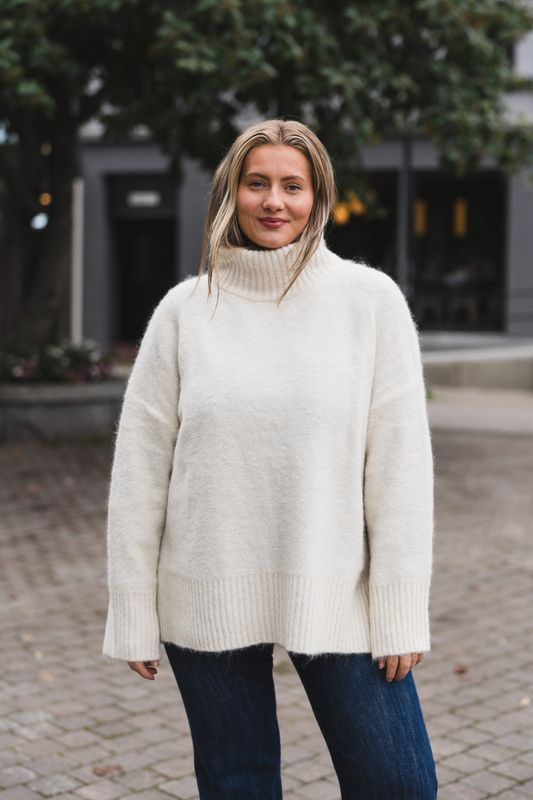 Noelle Sweater White Alyssum 
