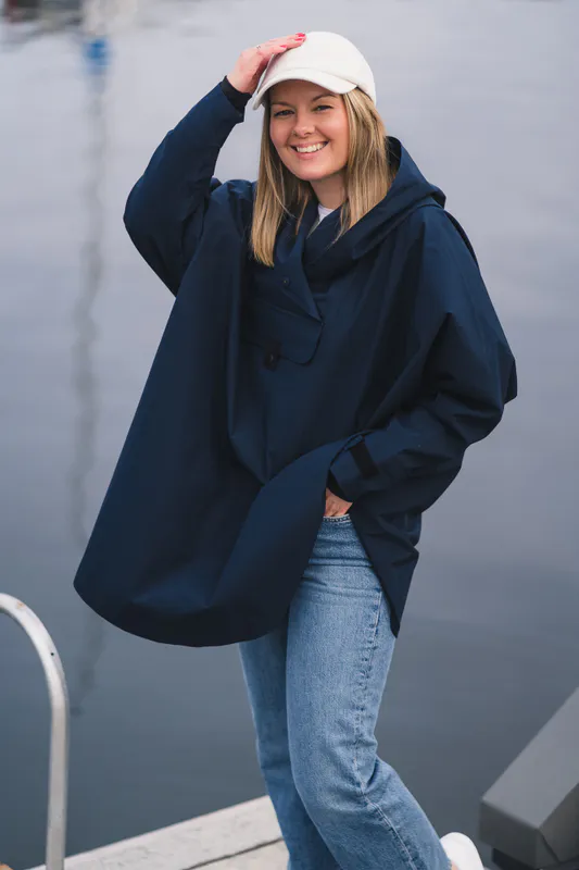 Bergen Poncho Dark Navy
