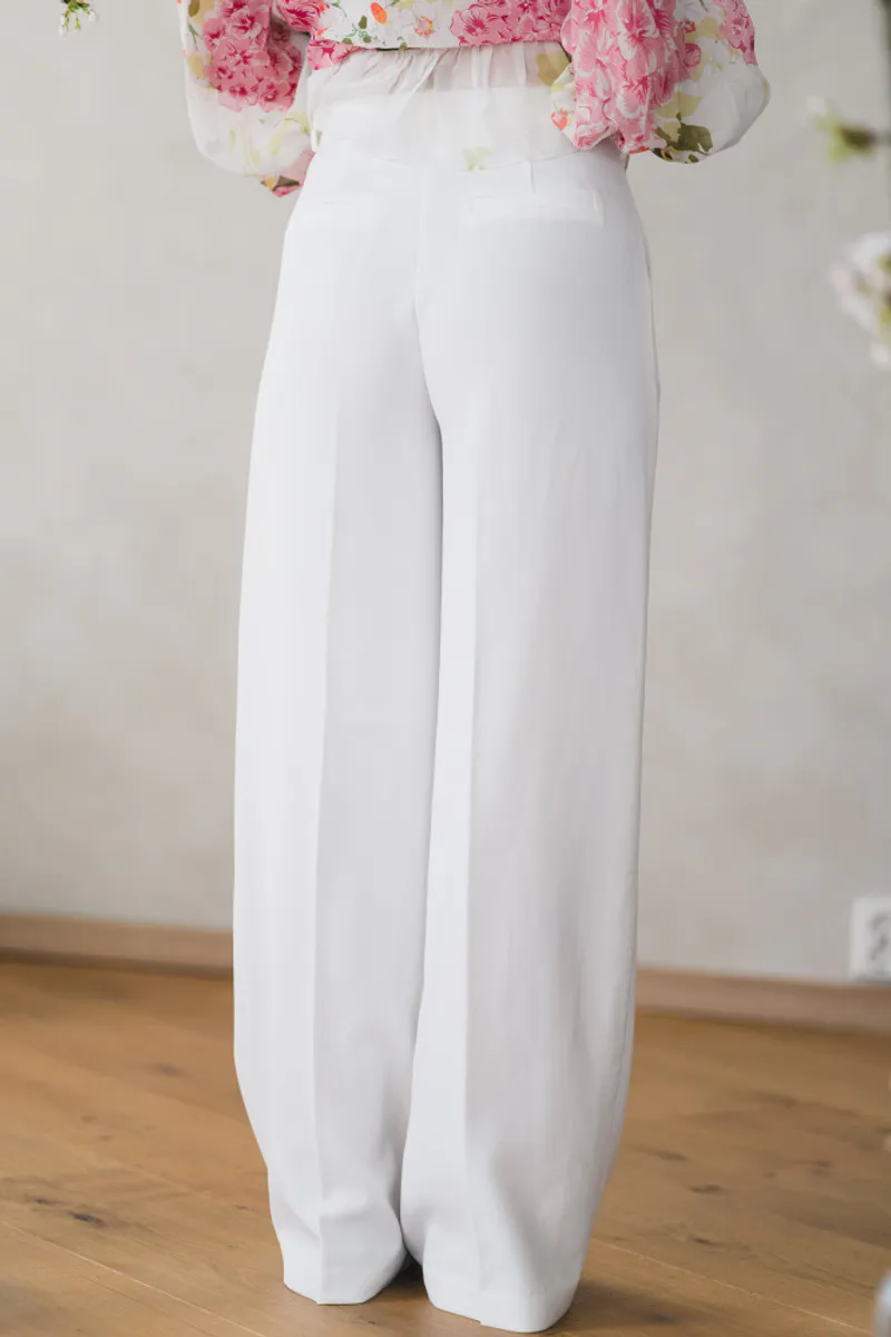 Reign Tailored Extra Wide White 