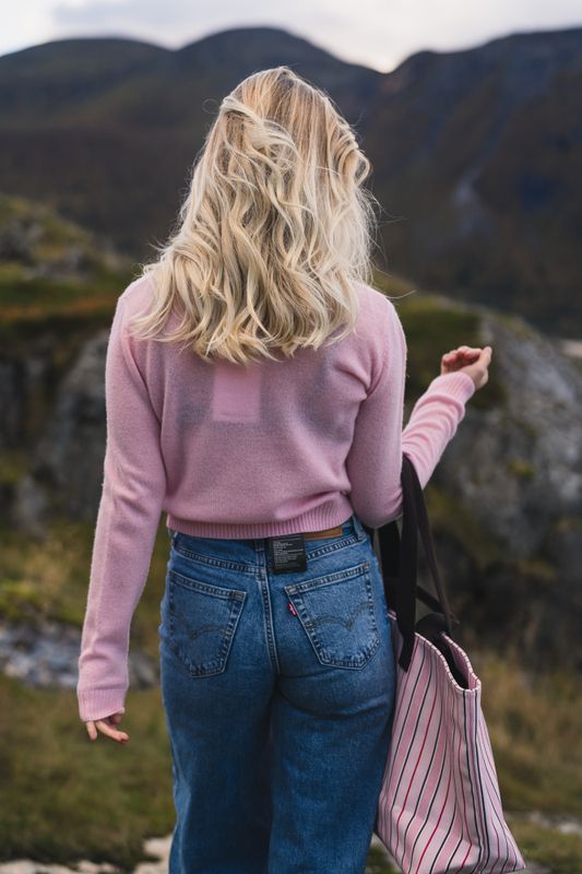 W. Cashmere Crew Pink 