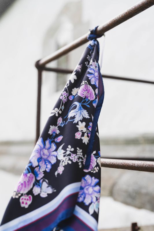 Betty Violet Flower Black/Blue/Purple 