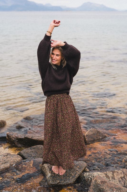 Thea Amalie Pullover Black Coffee 