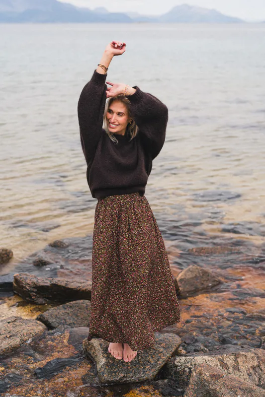 Thea Amalie Pullover Black Coffee 