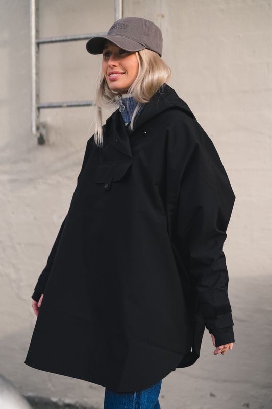 Bergen Poncho Black 