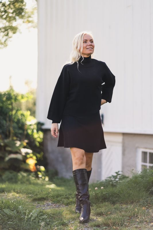 Mercy East Skirt Black 