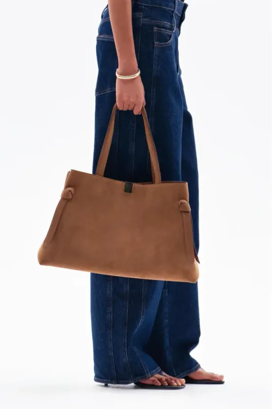 Gyoza Tote Suede Cognac 