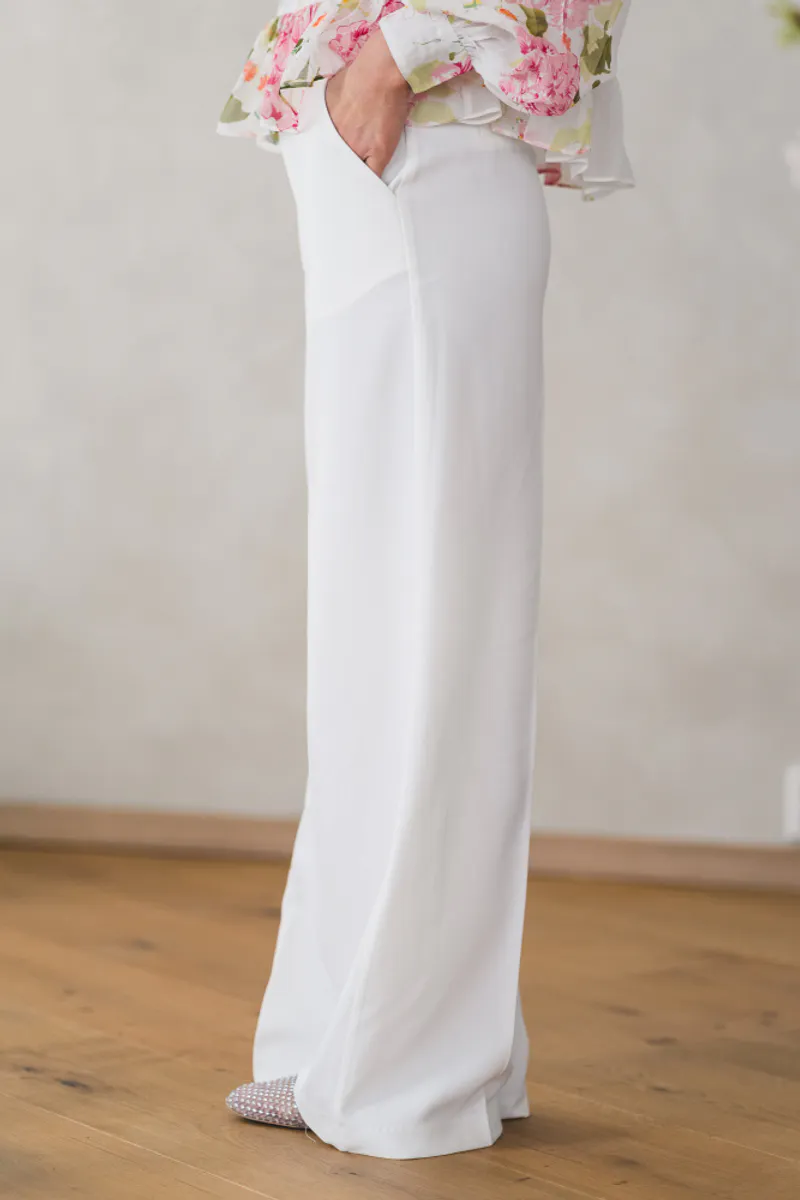 Reign Tailored Extra Wide White 
