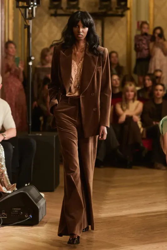 Madison Velvet Brown 