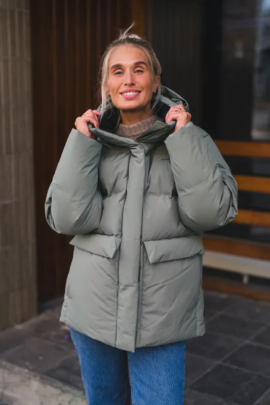 Besseggen Down Jacket Green 