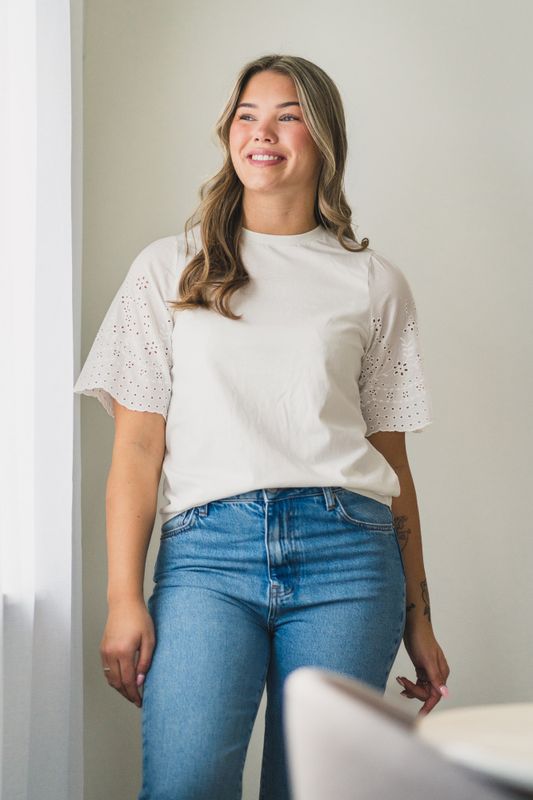 Lex SS Top W. Emb Sleeves Star White 