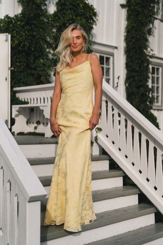 Sorelle Lace Slip Maxi Dress Light Lemon - Vakre Vene