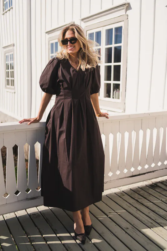 Poppy Pleat Dress Dark Brown 