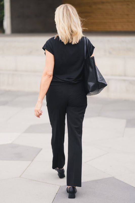 Clara 285 Black Regular 