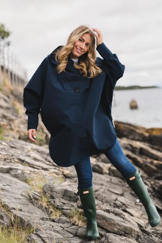 Bergen Poncho Dark Navy