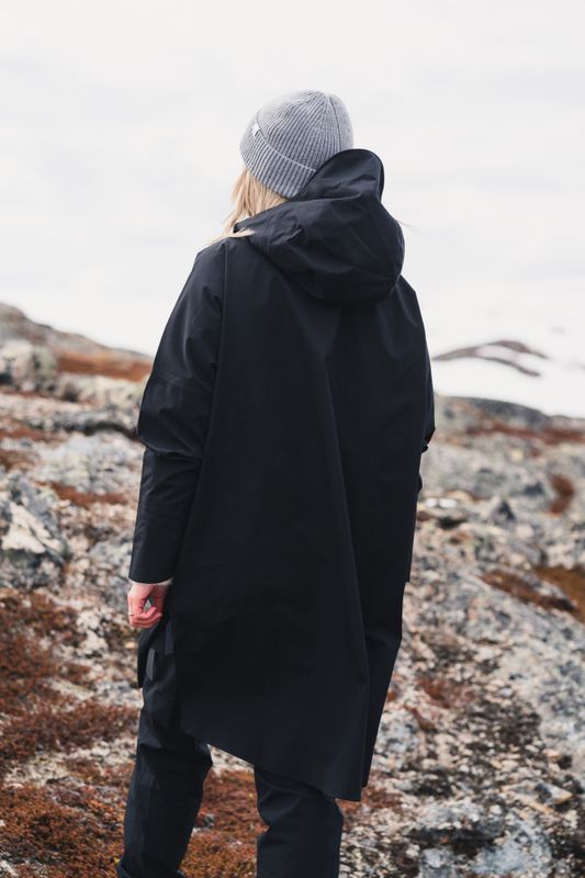 Aalesund Poncho Black 