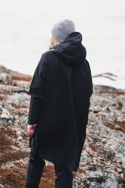 Aalesund Poncho Black 