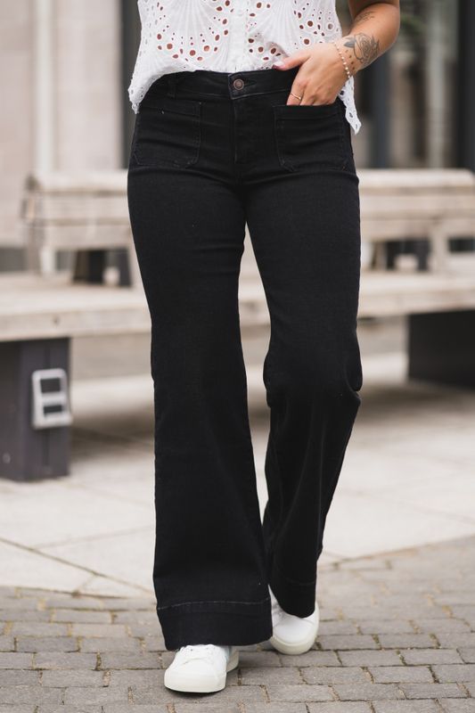 St Monica Low Black 2 Weeks