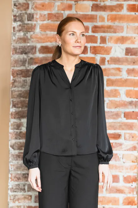 Hovedbilde Trine Shirt Black 