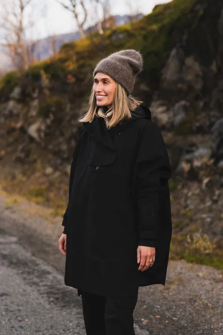 Hovedbilde Bergen Poncho Black 