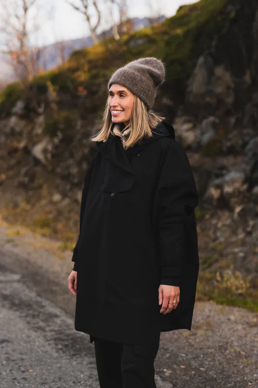Bergen Poncho Black 
