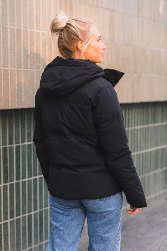 Besseggen Light Short Black 