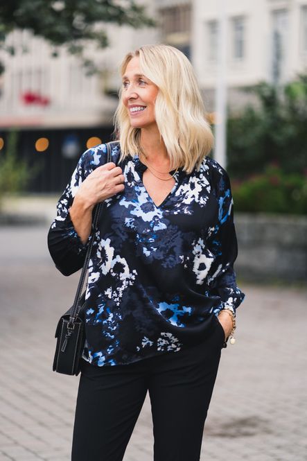 Hovedbilde Elsia Blouse Dark Navy Blurred Flower