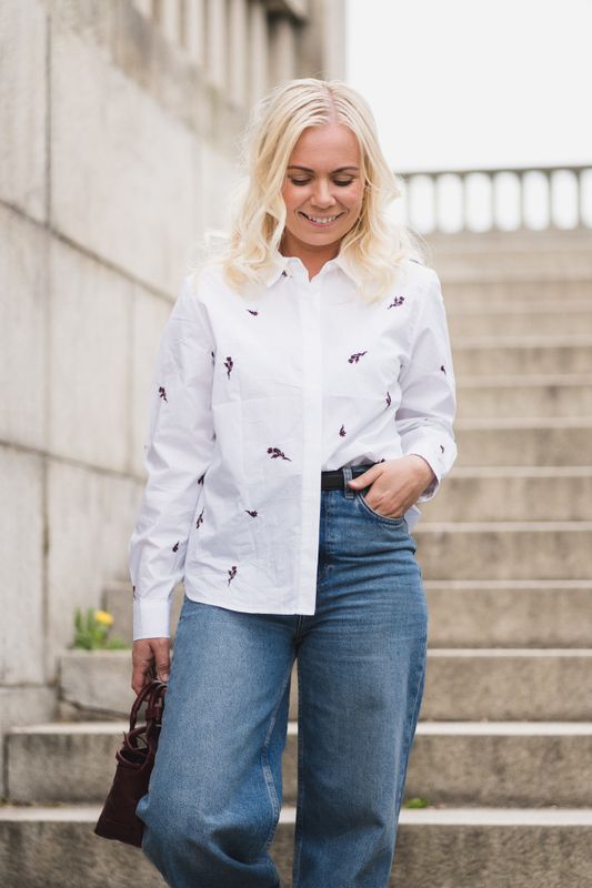 Maja Shirt EMB White/Flower 