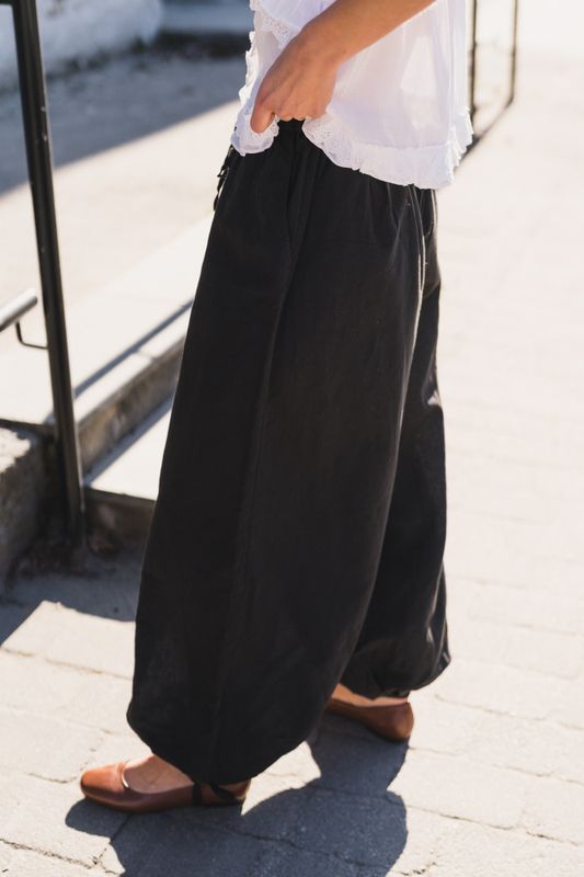 Roxane Balloon Linen Pants Black 