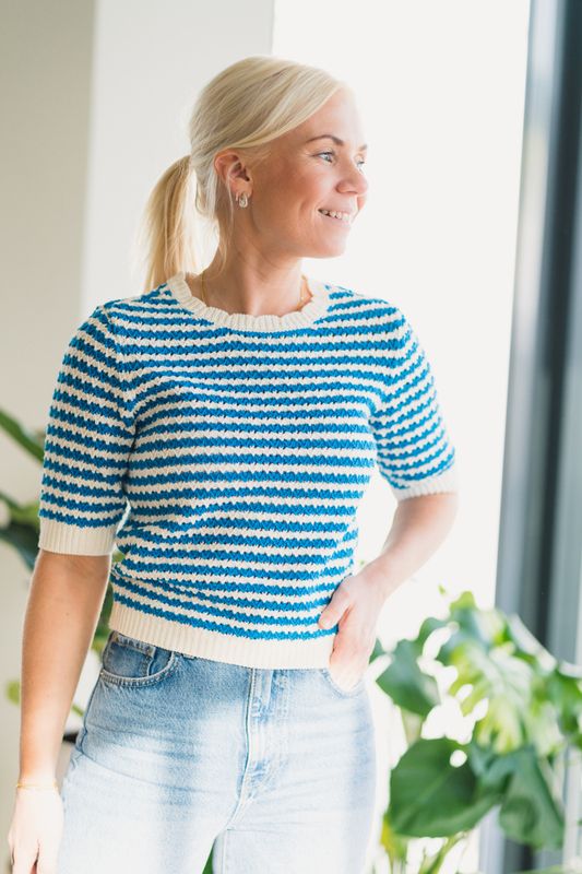 Stilla Knit Top White W. Blue 
