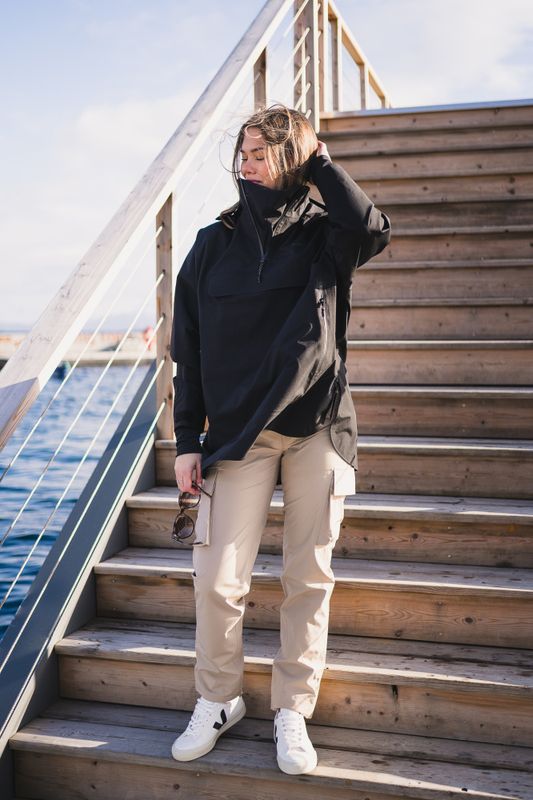 Voss Poncho Black 